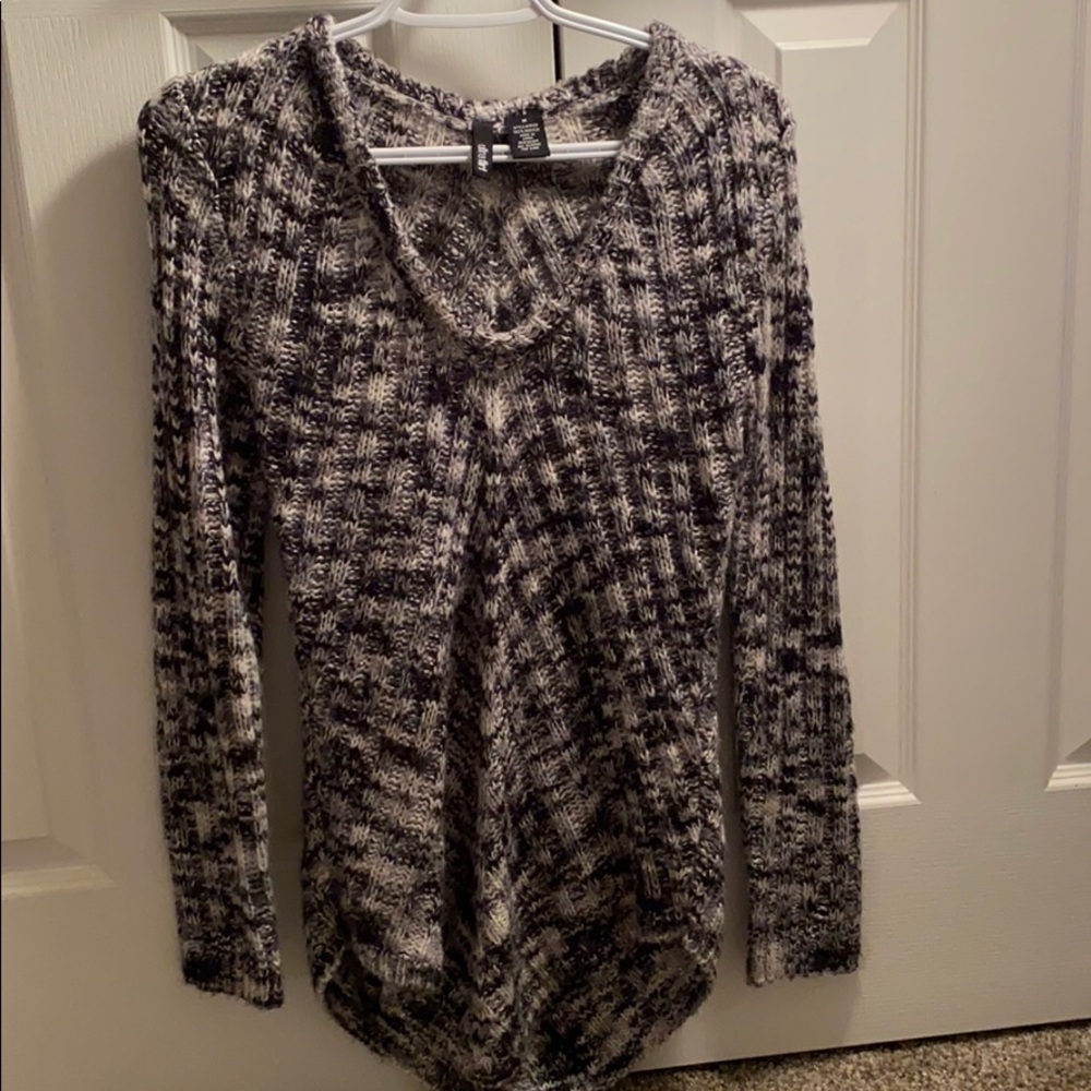 Long sleeved sweater